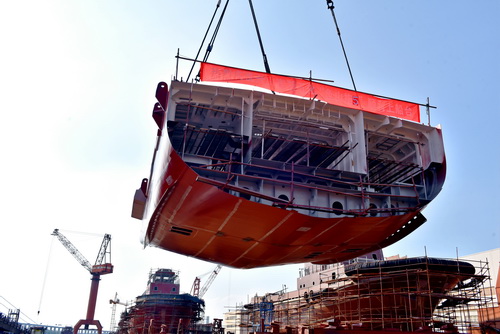 2022-7-24--浙石化“魚山拖5”上船臺--壓縮.JPG