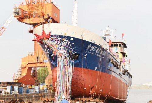 2022-11-25--我國(guó)第一艘生態(tài)活魚(yú)船下水-2--壓縮.JPG